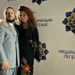 MONATIK восхитил фото с беременной женой и поздравил ее с особым праздником