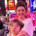 Оля Цыбульская показала подросшего 9-летнего сына и неожиданно спела с ним на сцене — видео