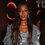 54-летняя Наоми Кэмпбелл впервые за длительное время показала своих двух маленьких детей: “Благословенные”