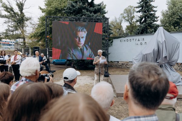 
Суханов, Гордеев, Грубич почтили наследие Довженко по случаю 130-летия со дня его рождения
