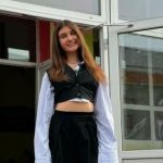 Jerry Heil показалась в родной школе, из которой выпустилась более 10 лет назад, и сделала сюрприз ученикам