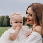 Наталья Островская показалась в больнице и рассказала о болезни 9-месячной дочери