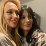 Маша Ефросинина показала, как с сыном погостила у Поляковой в загородном особняке: “Отпарила меня”