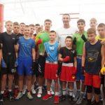 Владимир Кличко открыл спортивную площадку с рингами для бокса, футбольным полем и тренажерами