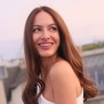 Экс-жена Остапчука на пикантных фото в боди похвасталась стройной и подтянутой фигурой