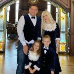 Екатерина Бужинская показала, как с мужем-иностранцем отвела 7-летних двойняшек в школу в Болгарии