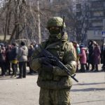 Ни шагу без “аусвайса”. Как Кремль заставляет украинцев в оккупации брать паспорта РФ