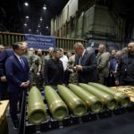 Зеленский начал визит в США с посещения армейского боеприпасного завода