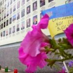 Президент Еврокомиссии почтила память погибших защитников Украины у Стены памяти в Киеве