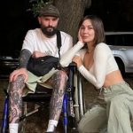 Звезда “Лиги смеха” Виктор Розовый показался в колесном кресле на милых фото с женой