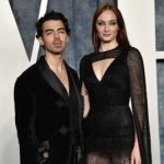 Звезда “Игры престолов” Софи Тернер и Джо Джонас официально развелись через год после разрыва