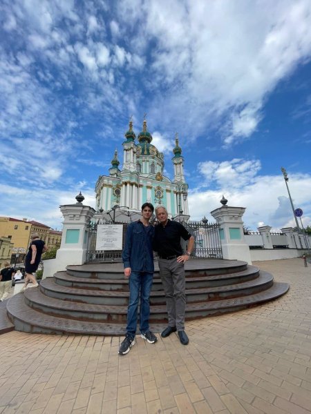 
Звезда Голливуда Майкл Дуглас впервые приехал в Киев и рассекретил, с какой важной целью
