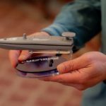 Послу Британии подарили макет украинского дрона Magura