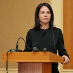 Демократические страны должны поддерживать Украину, ведь Путин грозит и им – Бербок