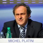 Платини предлагает изменить правила футбола и уменьшить количество игроков на поле