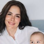 Известная ведущая восхитила фото с сыном от мужа-иностранца и высказалась о страхах материнства