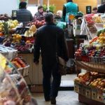 Где дешевле покупать овощи и фрукты: сравнение цен на рынке и в супермаркетах