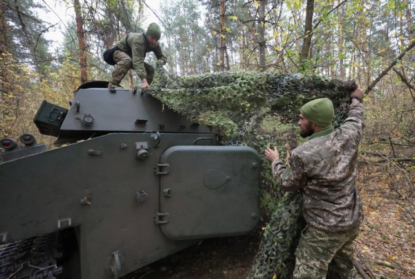 Бюджет-25: гроші на дороги — на ЗСУ, без підвищення зарплат прокурорам та соцстандартів українцям 
                                