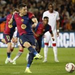 «Барселона» разгромила «Севилью» в Ла Лиге с дублем Левандовского