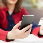 Банк может списать деньги с карты без ведома клиента: почему так происходит