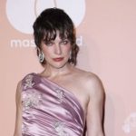 Милла Йовович показалась с мамой, на которую похожа как две капли воды, и поздравила ее с особым праздником