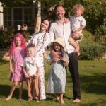 Мирошниченко с женой восхитил, как с четырьмя детьми они проводят выходные и развлекаются