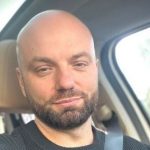 Известный ведущий признался, что делает платные интервью, и назвал ошеломляющую сумму