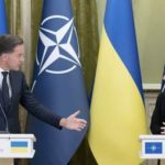 Politico: По меньшей мере пять стран сопротивляются вступлению Украины в НАТО