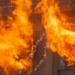 В Ирпене обломки БпЛА упали возле хостела, загорелся пожар