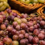 Сезон винограда. Откуда везут ягоду и как понять, что она украинская