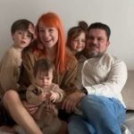 Светлана Тарабарова показала, как в заснеженном дворе развлекается с тремя детьми