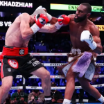 Бокс: Чухаджян во второй раз уступил Эннису решение судей