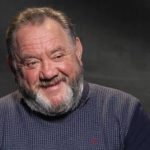 Известный актер удивил подробностями личной жизни и почему живет с классной руководительницей