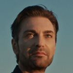 EL Кравчук раскрыл свое настоящее имя и фамилию в паспорте