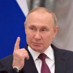 Путин запретил “пропагандировать” в России отказ рожать детей