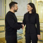 Зеленский обсудил с Бербок, как нажать на Россию, чтобы приблизить мир