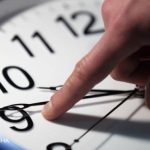 Перевод часов на зимнее и летнее время: какое отношение украинцев