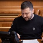 Зеленский провел телефонный разговор с Санду