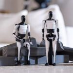 Tesla представила нового миниработа: сколько стоит и умеет