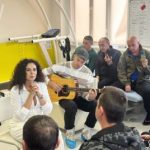 Настя Каменских растрогала встречей с украинскими военными в реабилитационном центре