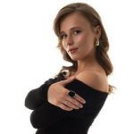 Анна Кошмал блеснула стройными ножками и рассекретила, сколько кило набрала во время беременности