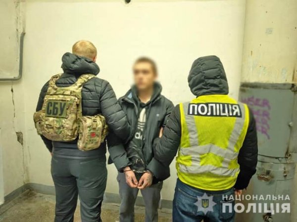 В Киеве задержали 41-летнего и 15-летнего поджигателей, которые захотели "легких денег" от ФСБ