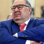 Российский олигарх Алишер Усманов ушел с поста президента Международной федерации фехтования