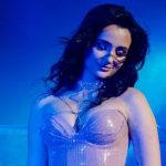 Анна Тринчер вместе с детьми перепела легендарный “Щедрик” и подарила песне новое звучание