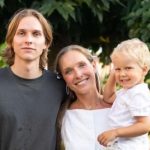 Екатерина Осадчая восхитила фото со старшим и младшим сыном и как проходит их последний день года