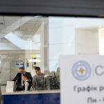 Выдача и оформление паспортов украинцам приостанавливают: что известно
