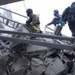 В Запорожье из-под завалов извлекли еще одного погибшего: что известно о последствиях вражеской атаки