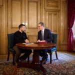 Зеленский обсудил с премьером Британии санкции против теневого флота России