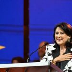 Президент Грузии отказывается уходить с должности после завершения мандата