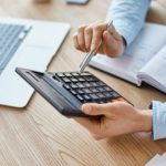 Налоги для ФЛП, “автогражданка” по-новому, платные медуслуги: что изменится с 1 января в Украине